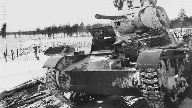 Танк Т26 выпуска 1939 года выдвигается к месту боев Карельский перешеек - фото 166