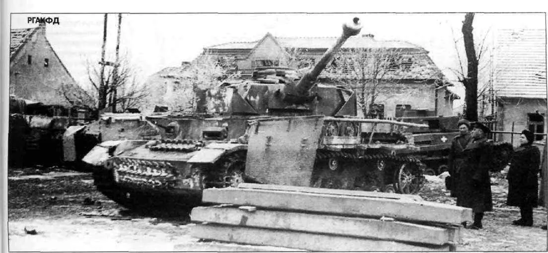 Немецкие и венгерские танки захваченные в городе Тата Март 1945 г German - фото 28