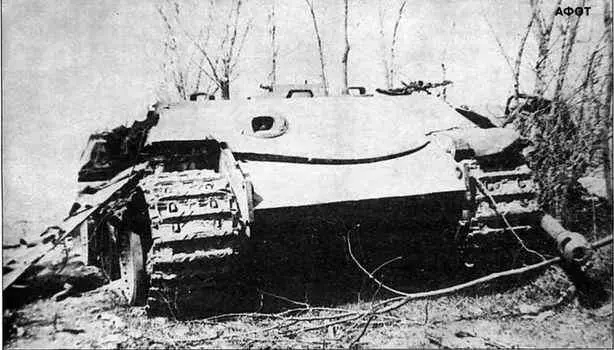 Подбитая Пантера Ausf G корпус которой лопнул в результате пожара The - фото 50