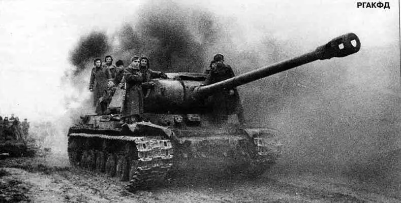 Тяжёлые танки ИС на подходе к г Секешфехервар март 1945 г US heavy tanks - фото 58