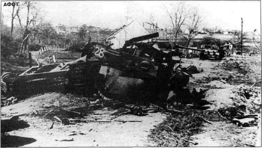 Колонна танков PzKpfw IV расстрелянная артиллеристами из засады На заднем - фото 68