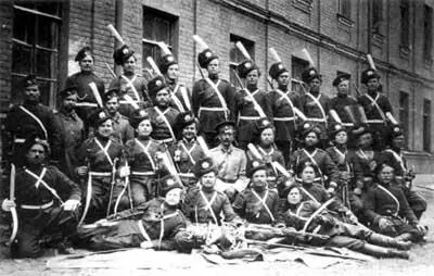 Взвод 2й Оренбургской сотни Лейбгвардии СводноКазачьего полка 1910е гг - фото 35