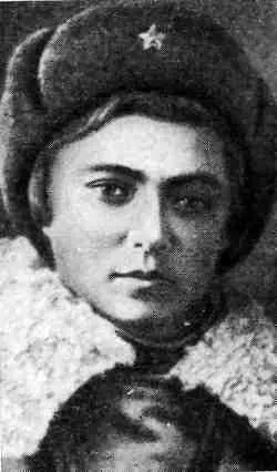 Елена Колесова Герой Советского Союза Перед войной Елена Федоровна работала - фото 79
