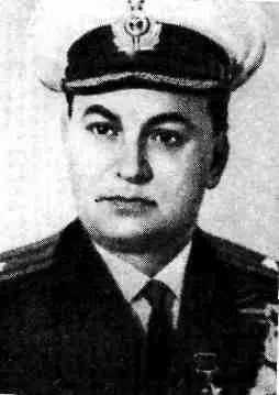 Николай Земцов Герой Советского Союза В первые месяцы Великой Отечественной - фото 81
