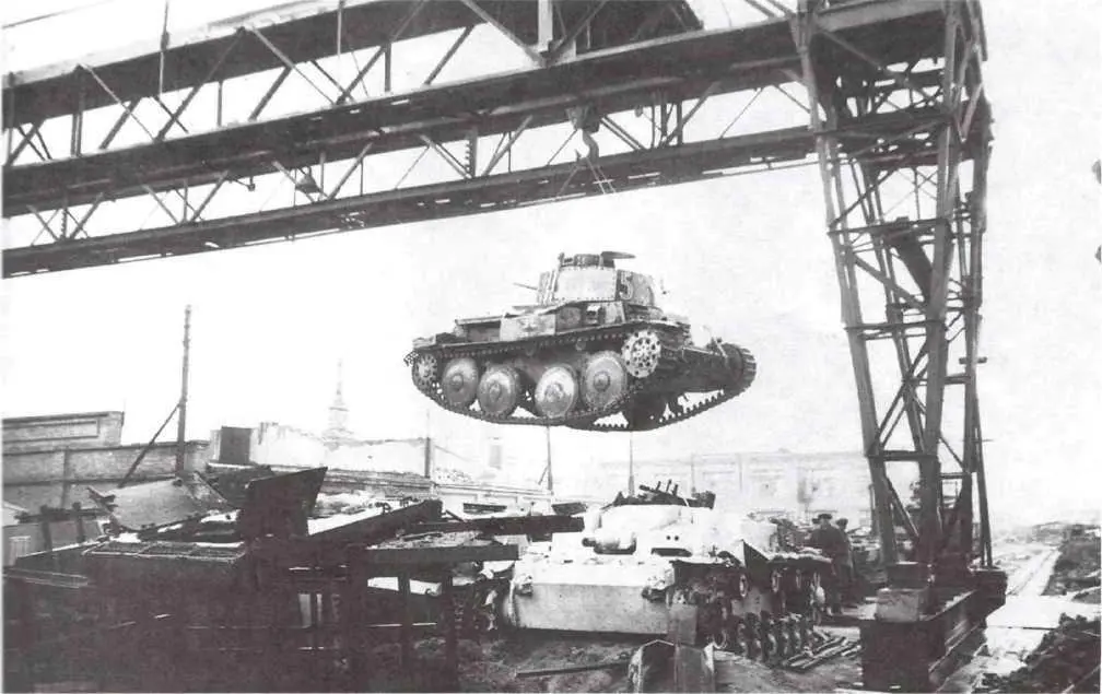 Транспортировка танка Pz38t Прага к месту ремонта при помощи подъемного - фото 24