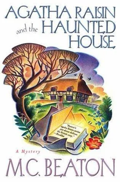 M Beaton Agatha Raisin and the Haunted House