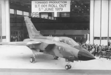 Выкатка первого серийного Торнадо GRMk 1 Вартон 5 июня 1979 г Второй - фото 27