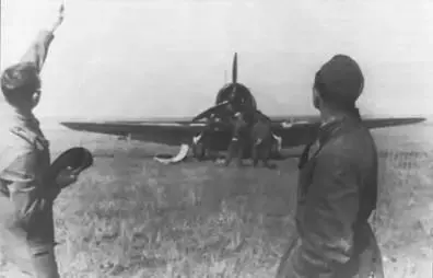 Первые экипажи осваивают Су2 Предположительно аэродром завода 135 Авария - фото 31