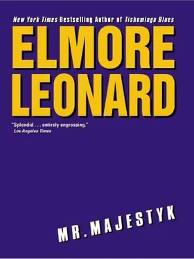 Elmore Leonard Mr. Majestyk обложка книги