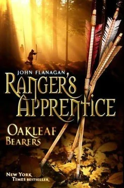 John Flanagan Oakleaf bearers обложка книги