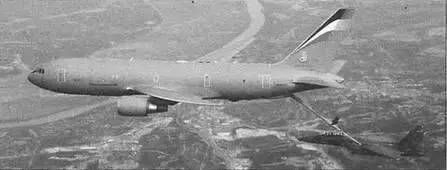 8 мартав США над Южной Калифорнией новейший самолетзаправщик КС767 - фото 5