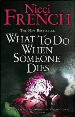 Nicci French What to do When Someone Dies