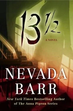 Nevada Barr 13 1/2 обложка книги