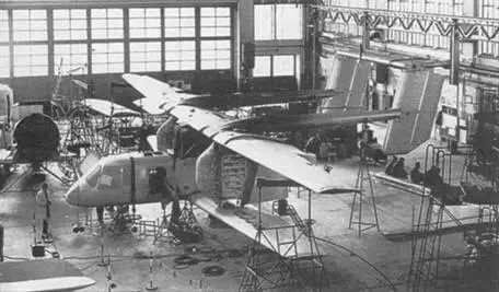 Сборка летающей лаборатории ЛЛМ15 1973 г На самолете ЛЛМ15 были - фото 36