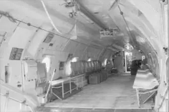 Грузовая кабина серийного Ан32 С трудом удалось уговорить их все же дать нам - фото 25