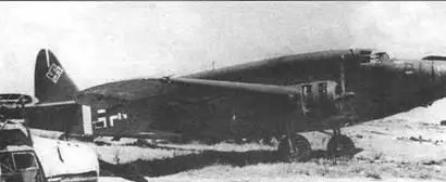 Эти незначительно поврежденные транспортники SM82 и Ju 52 были захвачены - фото 67