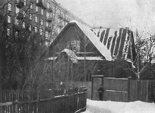 Дом А И Жукова на улице Усиевича Москва 1972 год Углубляемся в сад Во - фото 2