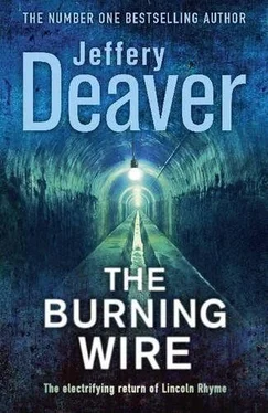 Jeffery Deaver The burning wire обложка книги