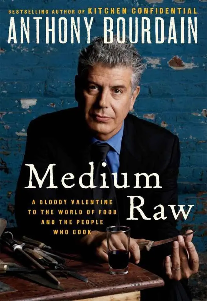 Medium Raw A Bloody Valentine to the World of Food and the People Who Cook - фото 1