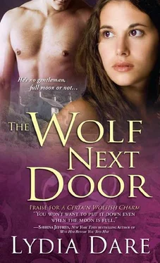 Lydia Dare Wolf Next Door обложка книги