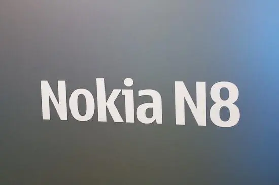Судя по нанесённой на стекло надписи Nokia N8 демонстрация происходила в - фото 15