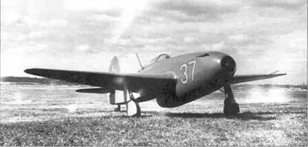Як15 ранних серий выруливает на взлет Один из немногих снимков Як15 в - фото 17