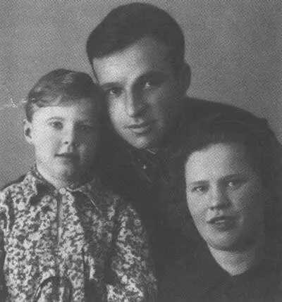 Папа мама и я просто счастье 1942 год В конце учебного года был публичный - фото 5
