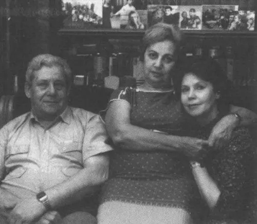 Семен Владимирович Евгения Степановна и я Высоцкие Москва 1987 год К - фото 36
