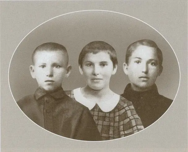 Аркадий Клавдия и Александр 1922 г Александр Чапаев Вера Камешкерцева - фото 45