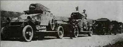 На фото сделанном в 1917 году бронеавтомобили Ланчестер в России Такие - фото 122