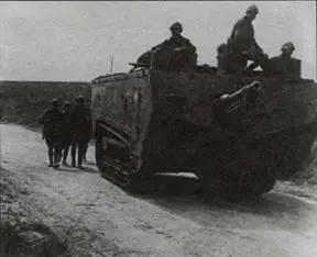 Машина СенШамон на фото сделанном в 1917 году На снимке хорошо видны - фото 147