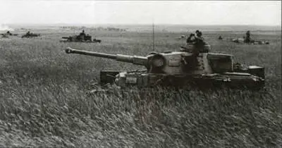 В середине 1943 года в войска стали поступать танки TIV с удлиненной пушкой - фото 179