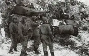 Вверху К зиме 194445 года большинство американских танков М4 были - фото 215