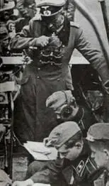 Вверху В составе немецкой танковой дивизии образца 1940 года имелся - фото 27