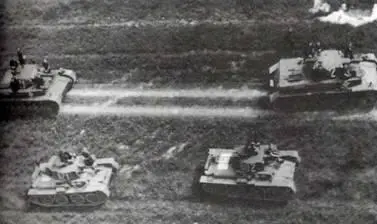 Вверху Немецкие легкие танки Т38 и средние TIV совершают марш После - фото 39