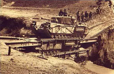 Преодоление русла реки Сенио в Италии в апреле 1945 года Боевой танк - фото 401