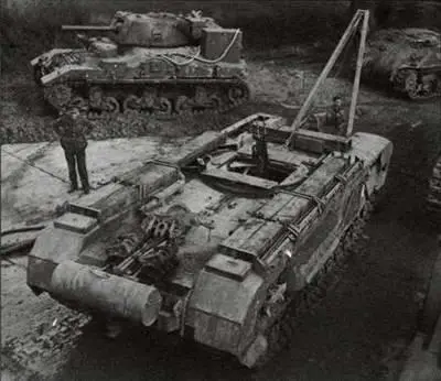 Верхний снимок Созданная на базе танка Черчилль Mk IV БРЭМ Mk I с поднятой - фото 408