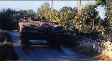 Шведский танк Strv 103 выполнен по безбашенной схеме Это позволило существенно - фото 93