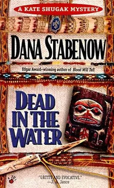 Dana Stabenow Dead in the Water обложка книги