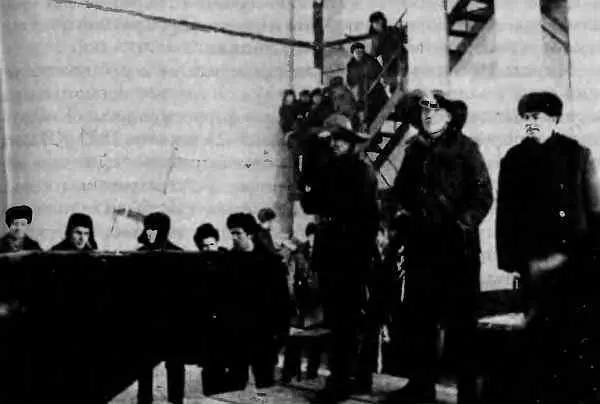 30 декабря 1966 год Первая плавка металла в экспериментальном цехе крайний - фото 16