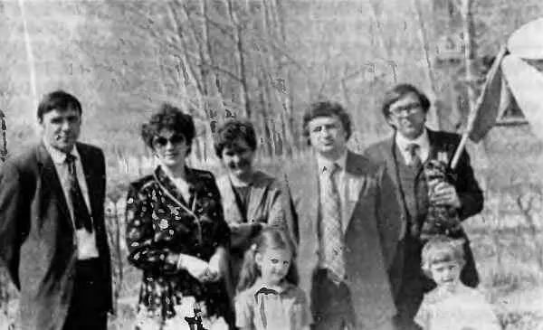 Юра Ястребов Надя Скуратович Валя Ястребова Инга Скуратович Саша - фото 4