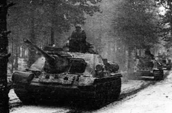 Колонна СУ85М на фронте Зима 19441945 гг 103 Средние Стрелять дальше - фото 246