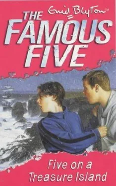 Enid Blyton Five On A Treasure Island обложка книги