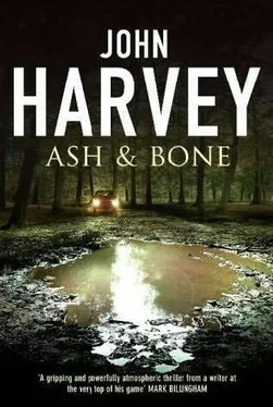 John Harvey Ash & Bone обложка книги