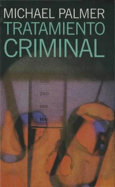 Michael Palmer Tratamiento criminal обложка книги