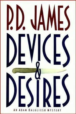 P James Devices & Desires обложка книги