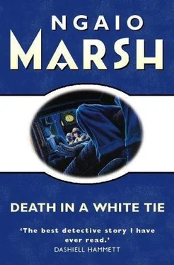 Ngaio Marsh Death in a White Tie обложка книги