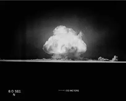 32 Alamogordo 16 July 1945 052953 Eight seconds after the first atomic - фото 46