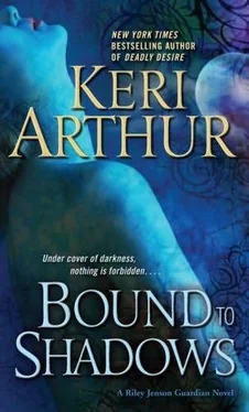 Keri Arthur Bound to Shadows обложка книги