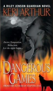 Keri Arthur Dangerous Games обложка книги